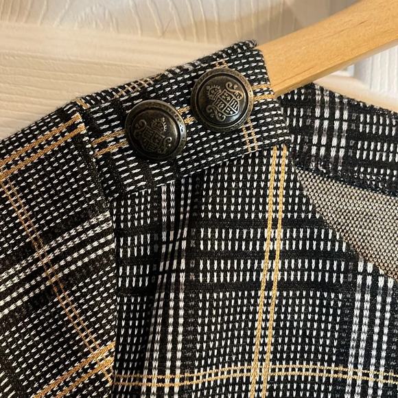 RW&CO cropped top women’s S checkered engraved button detail on shoulders - Picture 3 of 9